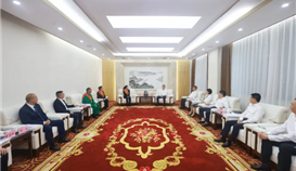 乐山新闻网5月7日报道：赵波赵迎春赖淑芳黄平林会见我市受表彰的全国全省劳动模范和先进工作者代表